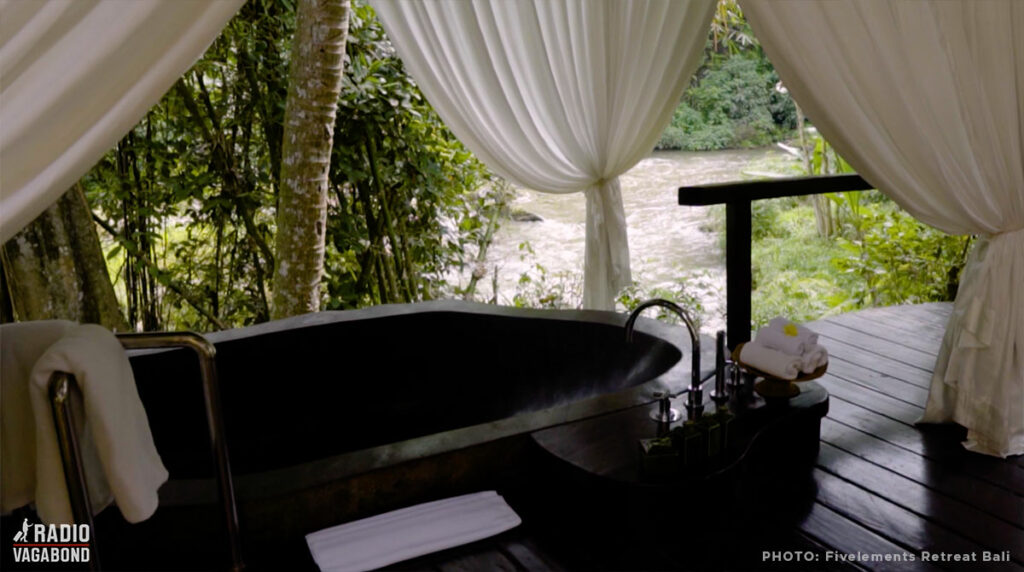 In the original suites there is a private riverside bathtub, hand-carved from a single stone.