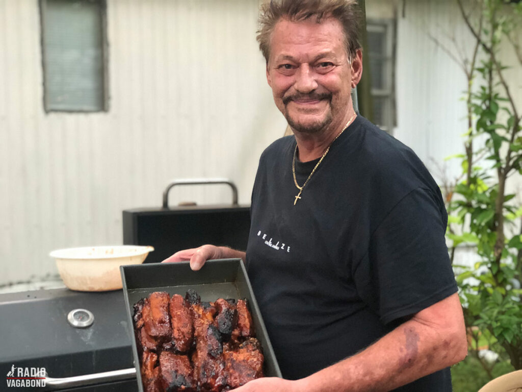 Big Ed and his "ever-so-not-so famous-BBQ-Houston-spare-ribs"