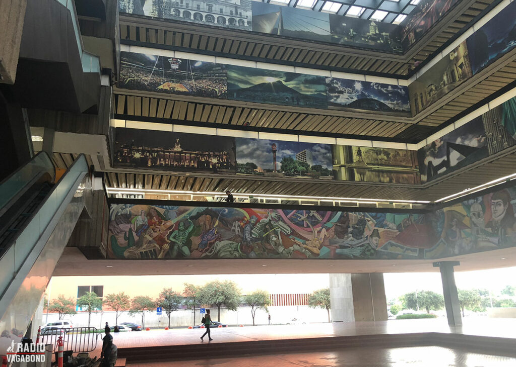 The actual meeting point is under the Palacio Municipal de Monterrey