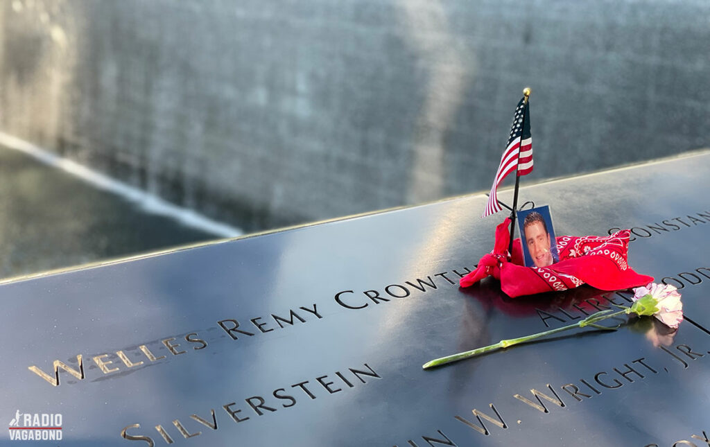 The names of the almost 3000 lives that was lost, are written on the edge of the two poola