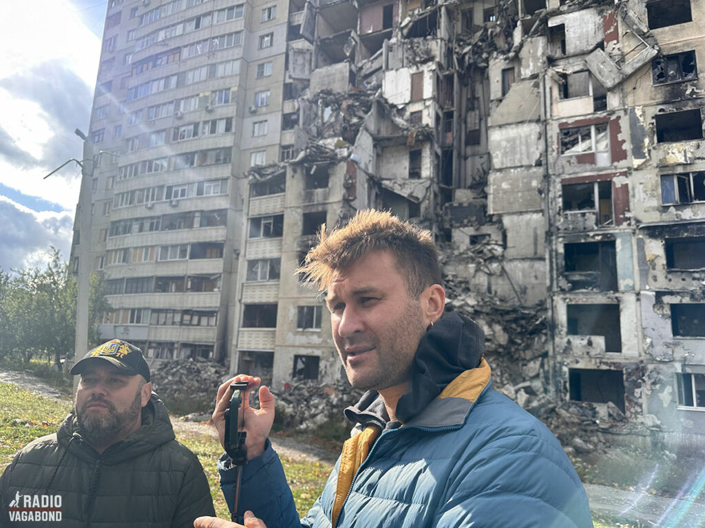 Max and Orest in front of a destroyed building
